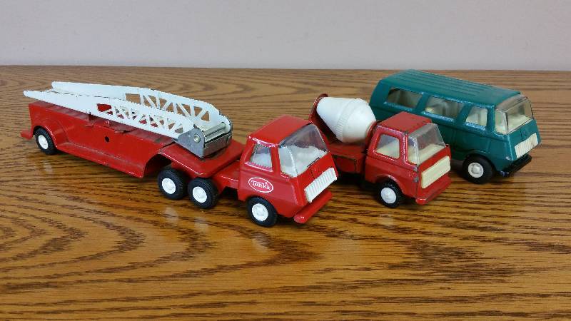lot 21 image: Tonka Minis - Firetruck, Cement Mixer, Van