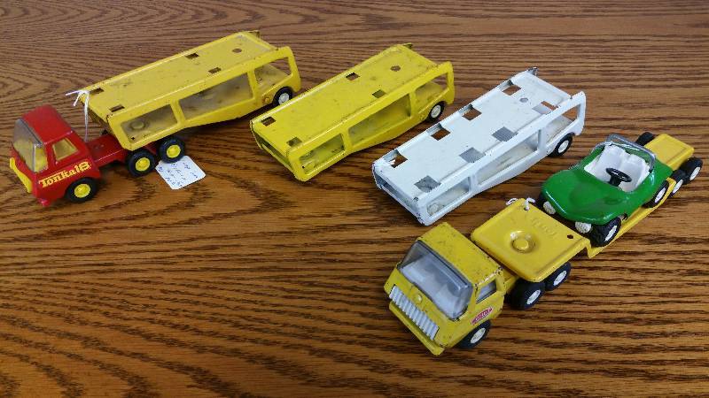 lot 22 image: Tonka Minis - Haulers  Trailers  Car