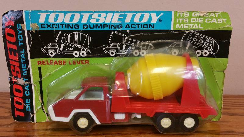 lot 25 image: 1976 Tootsietoy - New in Packaging