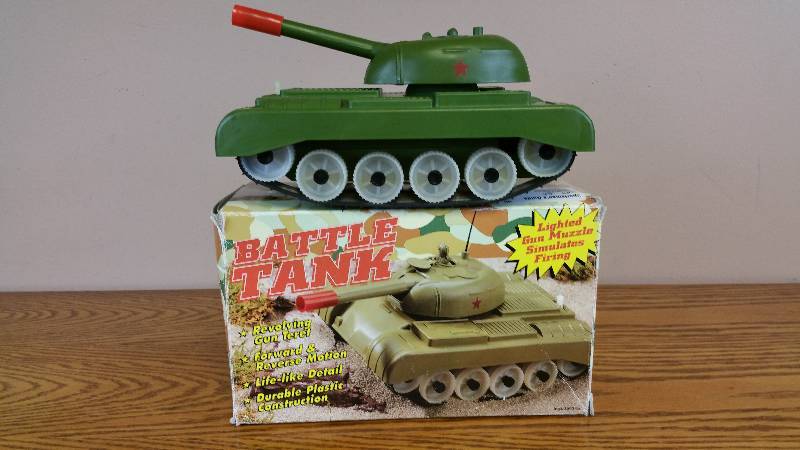 lot 34 image: Vintage Battle Tank Toy - New In Box