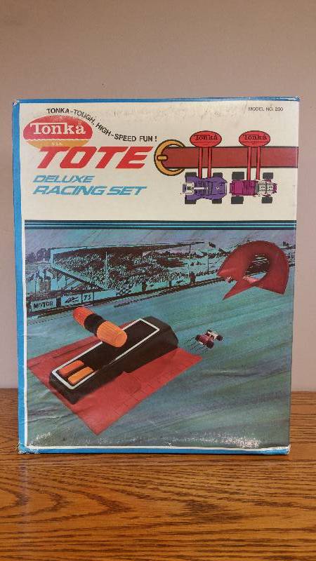 lot 36 image: 1970 Tonka Totes Deluxe Racing Set #200