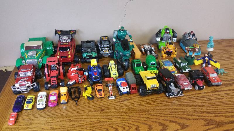 lot 49 image: Large Group of Cars, Robots, Etc.  Tootsietoy, Misc.