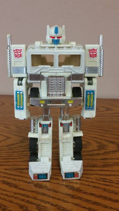lot 53 image: 1980s Transformers - Semi
