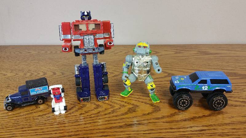 lot 59 image: Optimus Prime, Teenage Mutant Ninja Turtle, Etc.