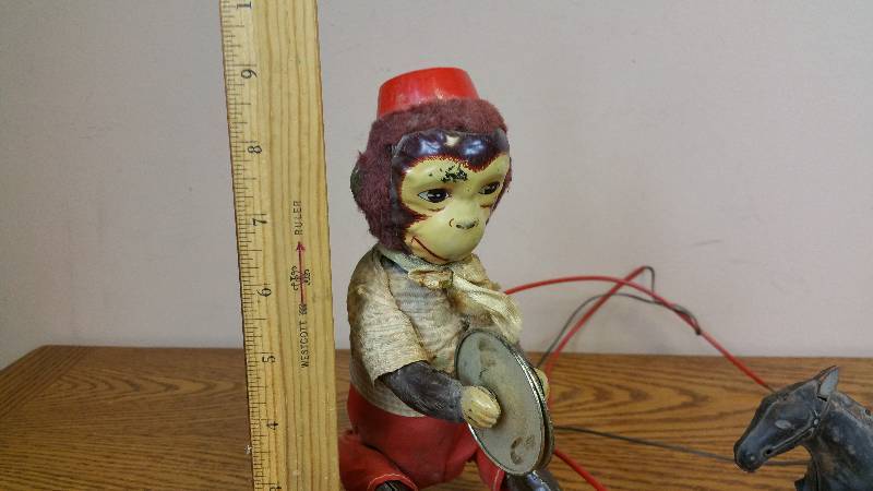 lot 61 image: Antique  Vintage Japanese and Occupied Japan Toys