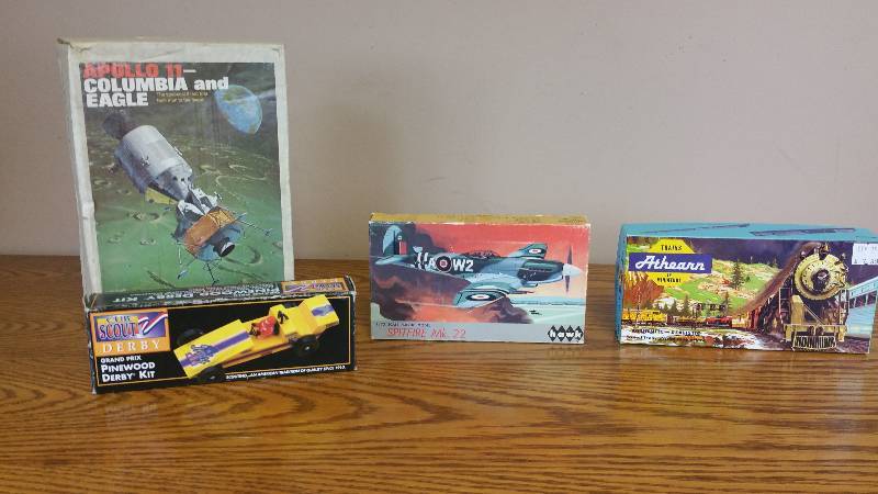lot 74 image: Hawk, Athearn, Apollo 11 Model  Boy Scout Pine Derby