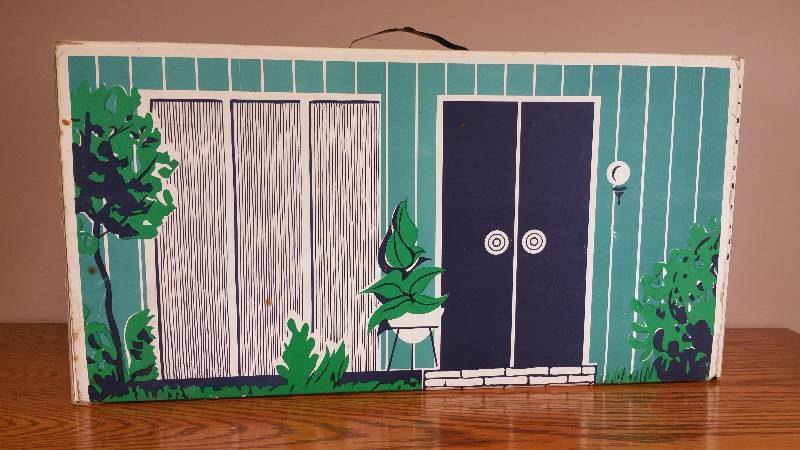 lot 76 image: 1962 Barbies Dream House #816