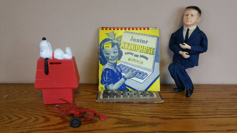 lot 79 image: 1960s Kamar John F Kennedy Doll, 1960s Snoopy Bank, 1932 Jr Xylophone