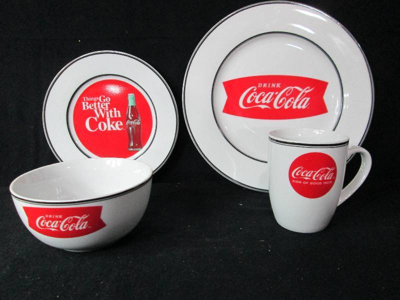 lot 39 image: Coca Cola Dinner Plate Setting