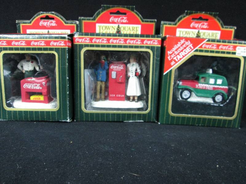 lot 15 image: Coca Cola Town Square Collection Accessories