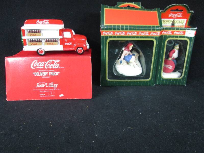 lot 16 image: Coca Cola Town Square Collection & Snow Village Accessories