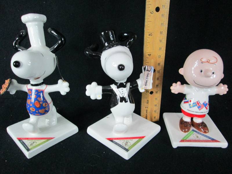 lot 88 image: Westland Porcelain Snoopy & Charlie Brown Figures