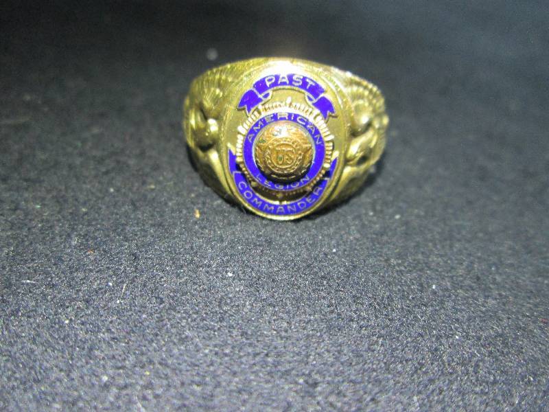 lot 4 image: 14 K Gold Veterans of Foreign Wars Past President  Ring.