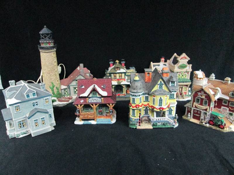 lot 114 image: Santas Work Bench Collection