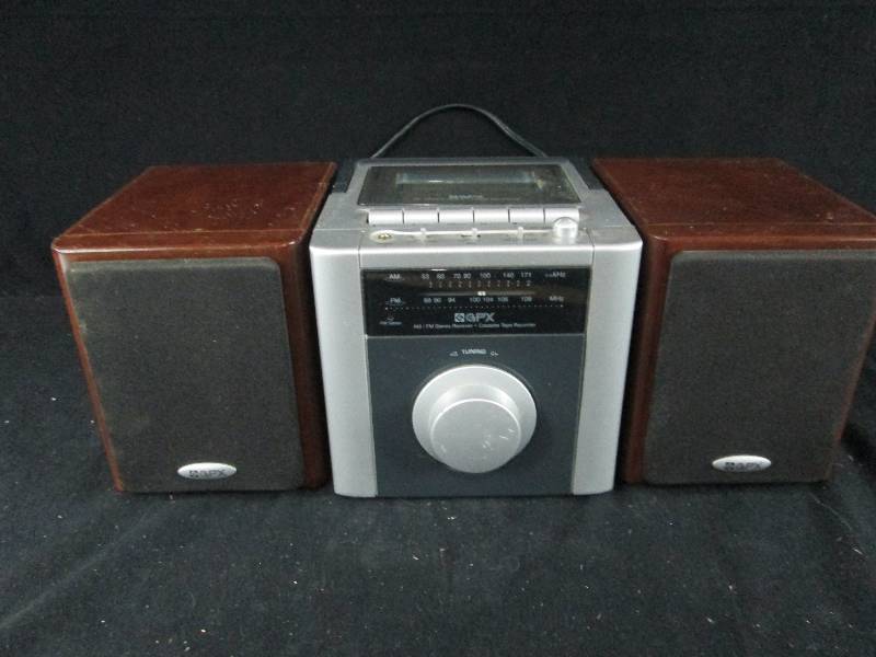 lot 138 image: GPX M-FM Radio