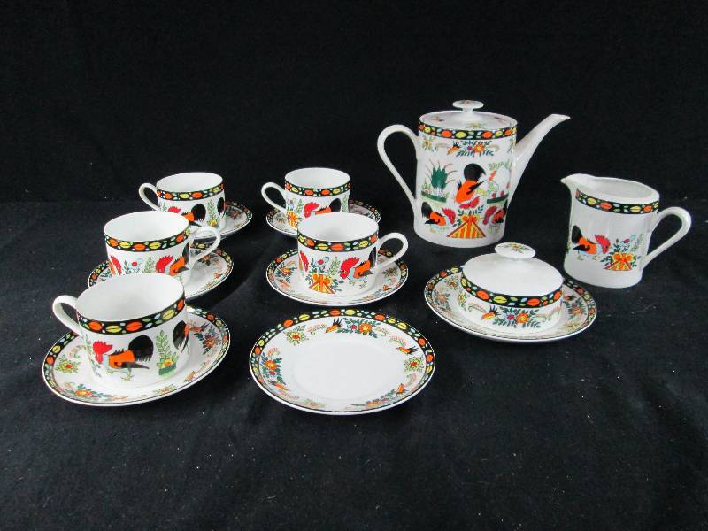 lot 140 image: Coffee  Tea Pot Set