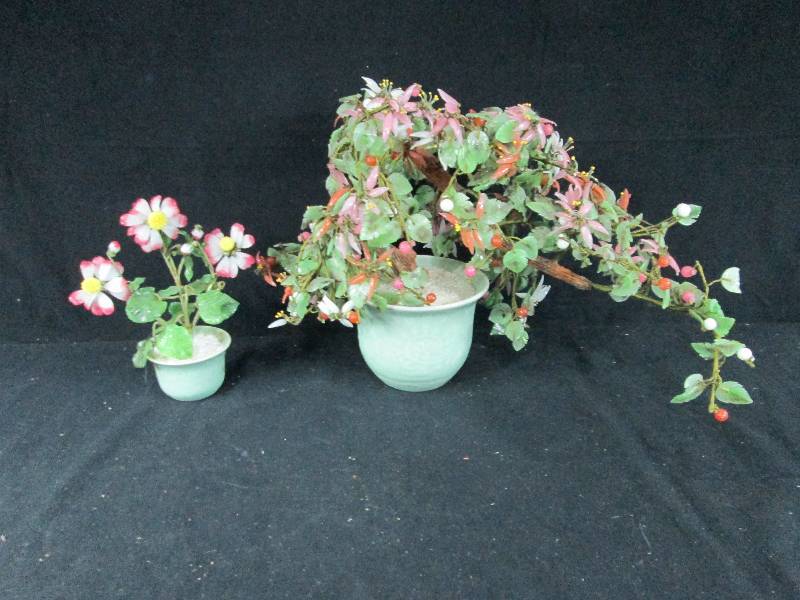 lot 150 image: Glass Jade Tree