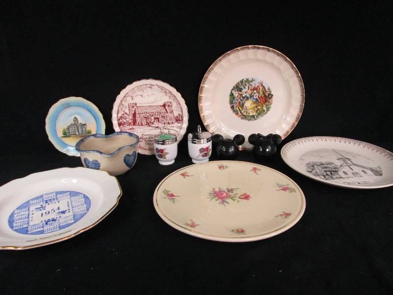 lot 163 image: Zak Designs Salt & Pepper & Collector Plates