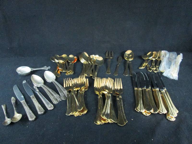 lot 164 image: Gold Flat Wear
