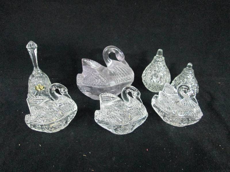 lot 168 image: Crystal Swans