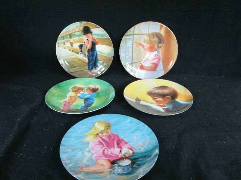 lot 172 image: Collector Plates