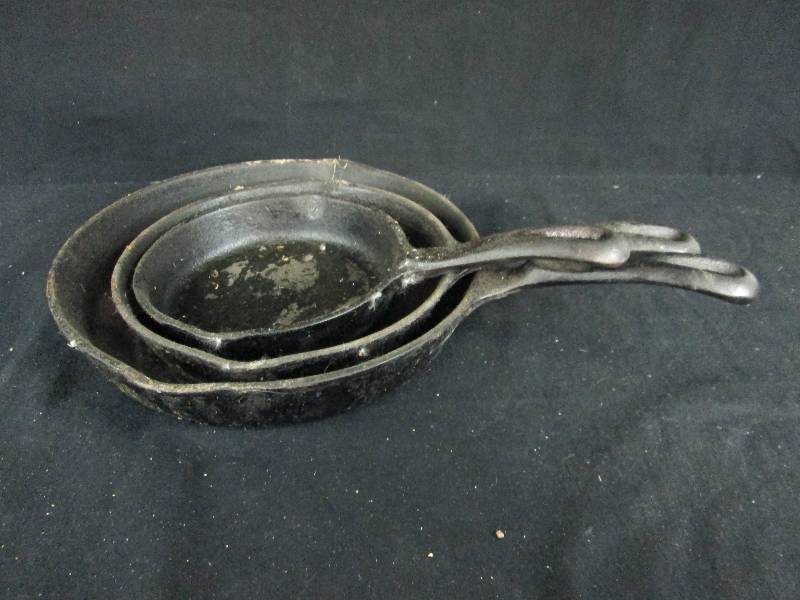 lot 175 image: Wagners Cast Iron Pans