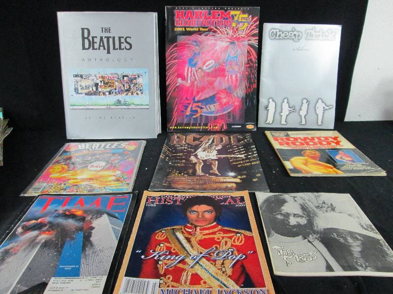 lot 221 image: Music Collectables