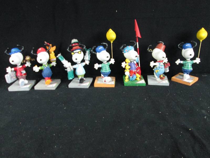 lot 242 image: Westland Snoopy Figures