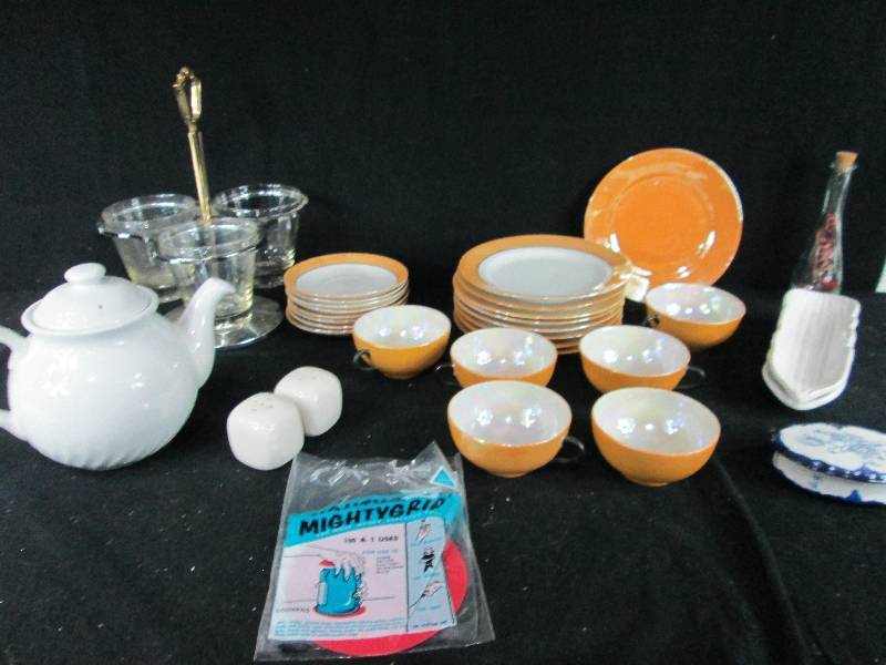 lot 247 image: Assorted Dish Wear