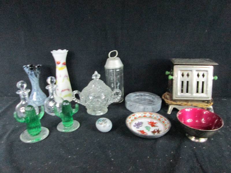lot 250 image: Glass and Metal Ware