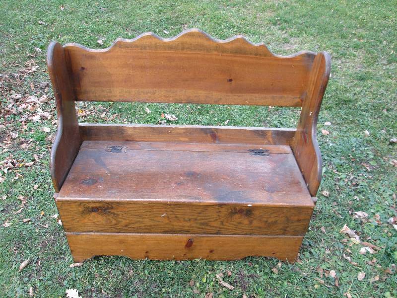 lot 123 image: Pine Storage Bench