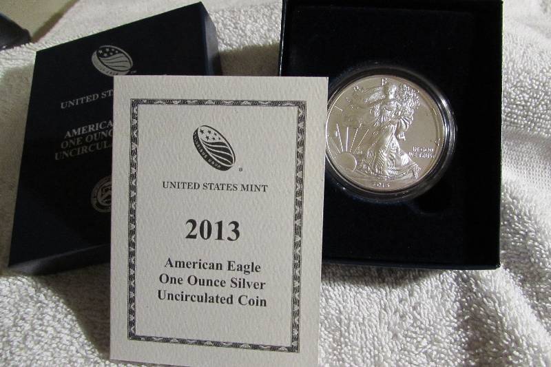 2013 AMERICAN EAGLE UNCIRCULATED COIN IN MINT BOX, .999 1 OZ SILVER