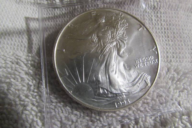 1993 SILVER EAGLE DOLLAR, UNCIRCULATED, .999 1 OZ SILVER