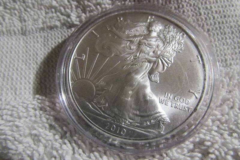 2010 SILVER EAGLE DOLLAR, UNCIRCULATED, .999 1 OZ SILVER