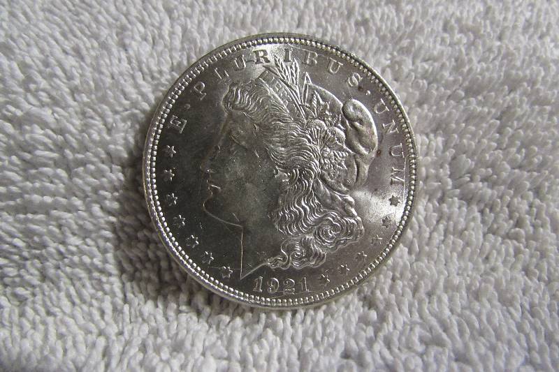 1921 MORGAN SILVER DOLLAR, 90% SILVER