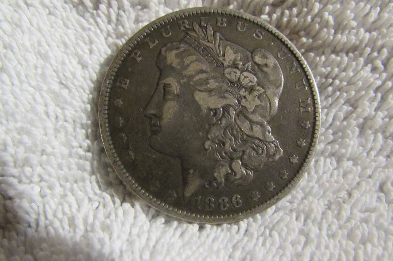 1886 MORGAN SILVER DOLLAR, 90% SILVER