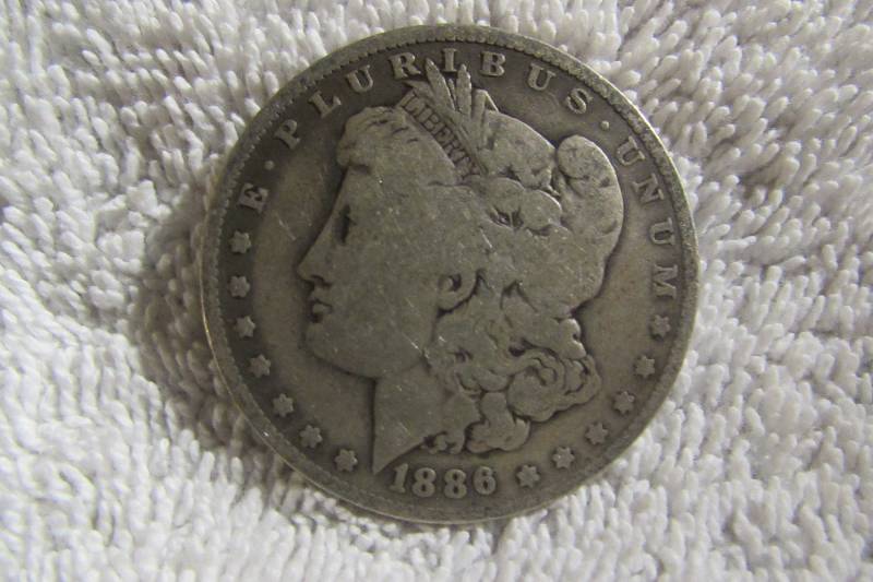 1886 - O MORGAN SILVER DOLLAR, 90% SILVER