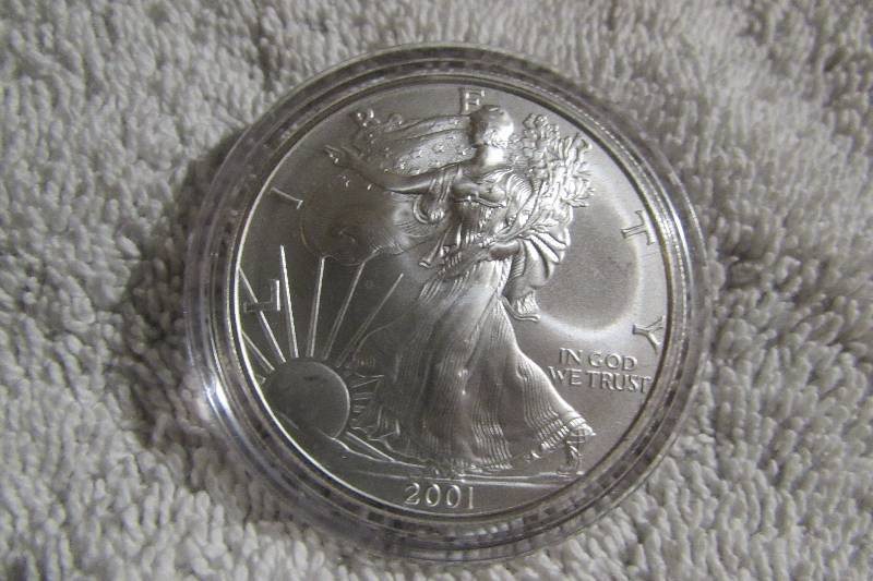 2001 SILVER EAGLE DOLLAR, UNCIRCULATED, .999 1 OZ SILVER
