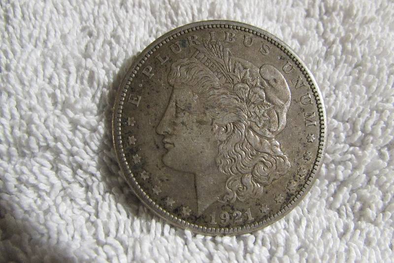 1921 MORGAN SILVER DOLLAR, 90% SILVER