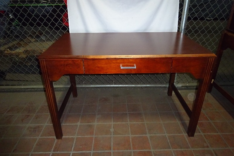Desk with 1 drawer