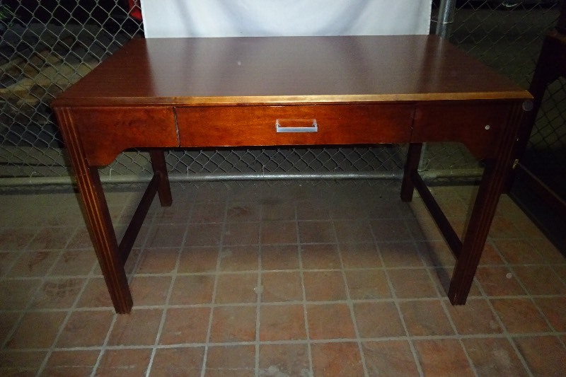 Desk with 1 drawer