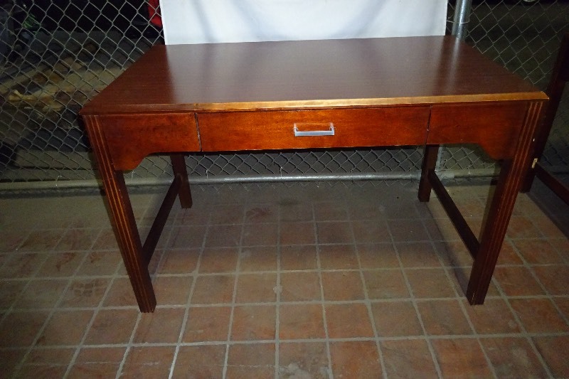Desk with 1 drawer