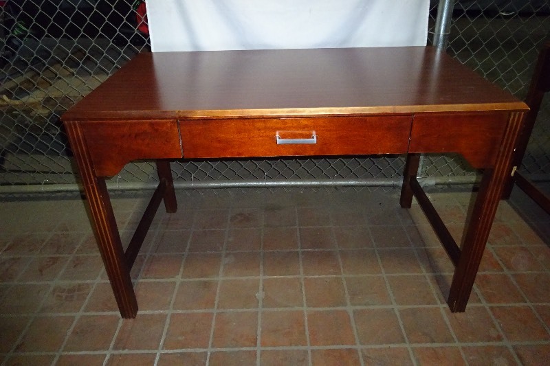 Desk with 1 drawer