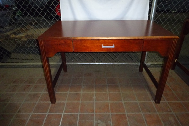 Desk with 1 drawer