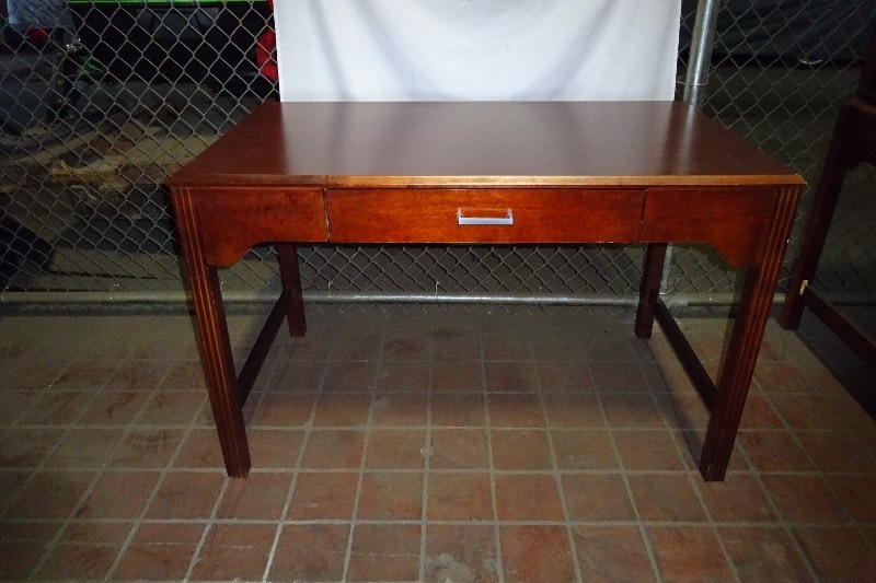 Desk with 1 drawer