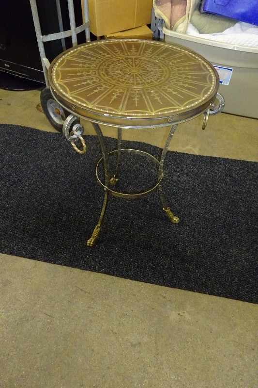 Metal end tableplant stand