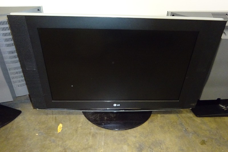 LG 32 Flat Screen TV