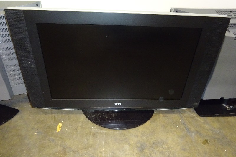 LG 32 Flat Screen TV