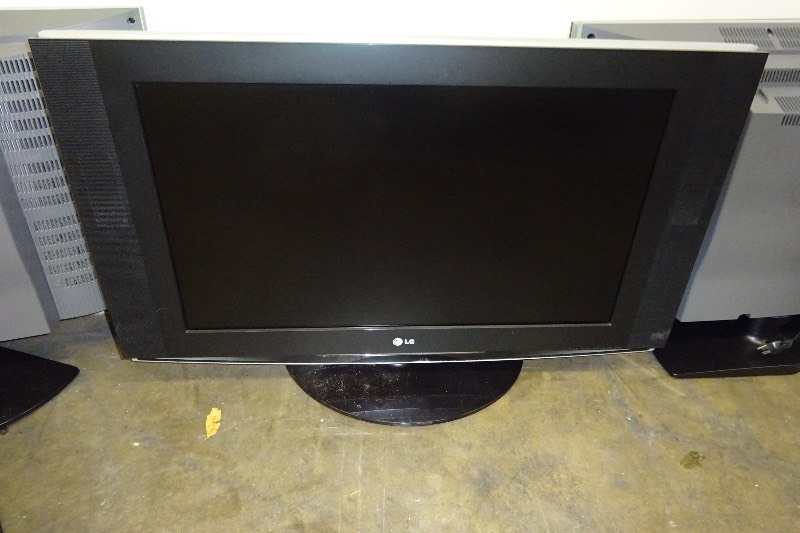 LG 32 Flat Screen TV