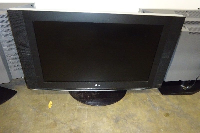 LG 32 Flat Screen TV